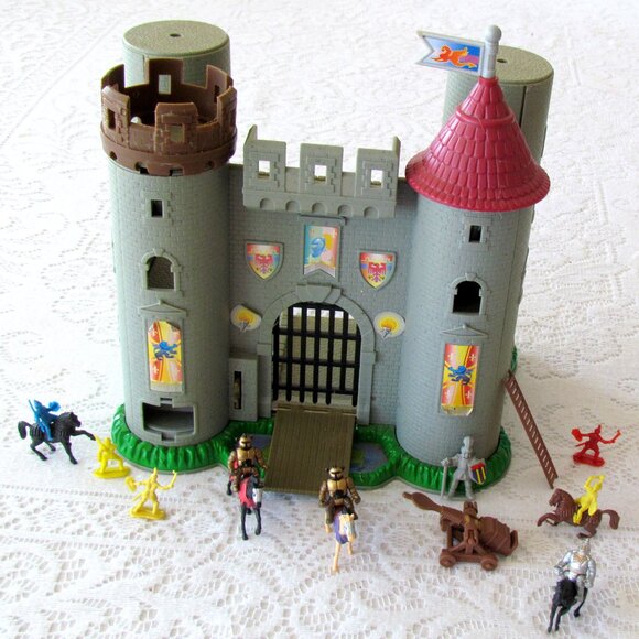 CASTLE, KNIGHTS, HORSES, TREBUCHET, LADDER, VINTAGE BLUE BOX HIDDEN ADVENTURES - Picture 10 of 12